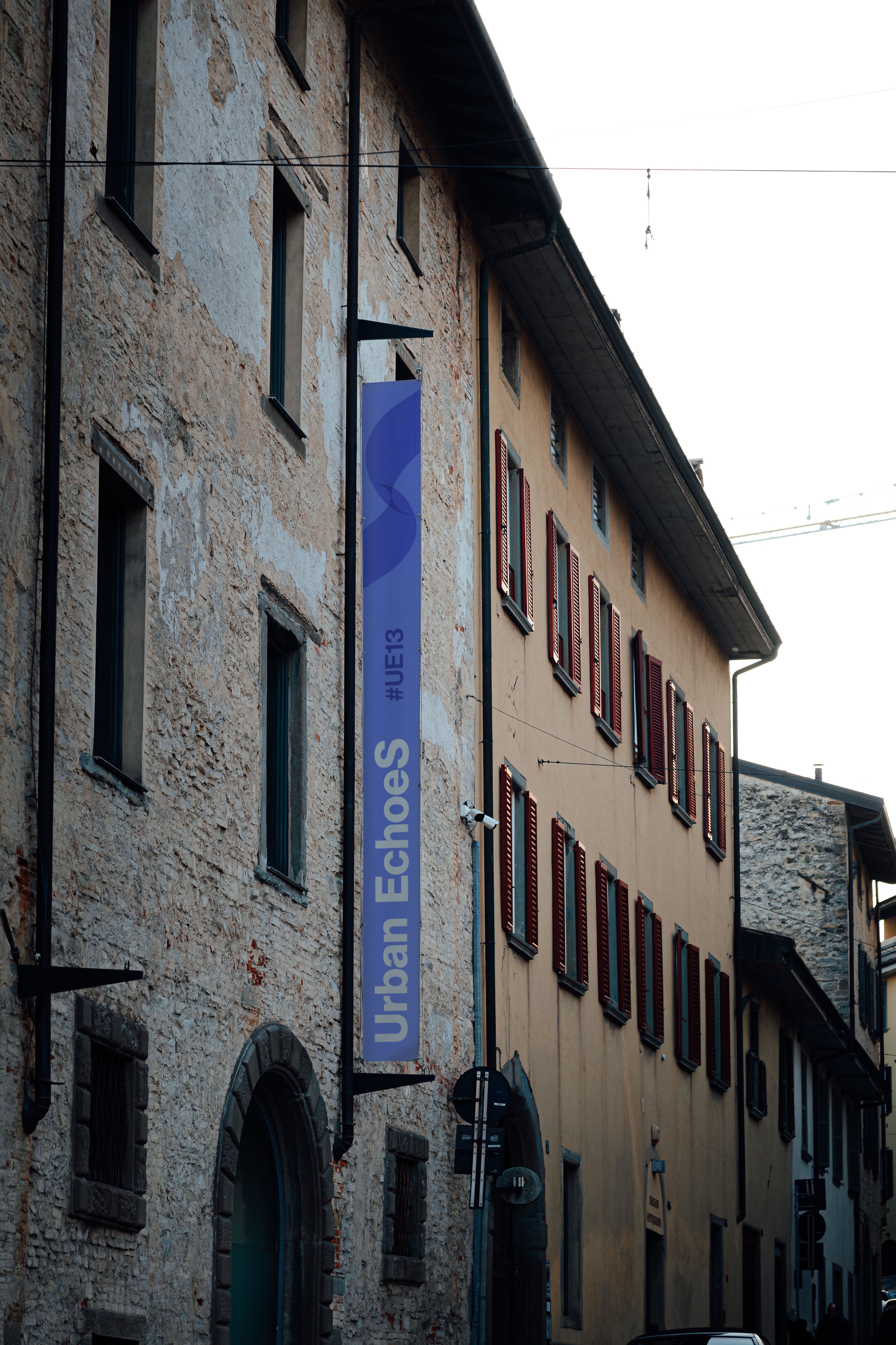 UE13_ Flying Banner